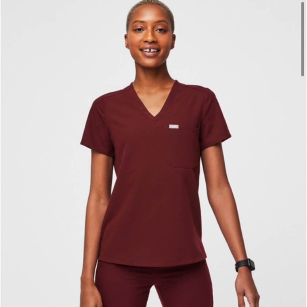 Figs scrub top